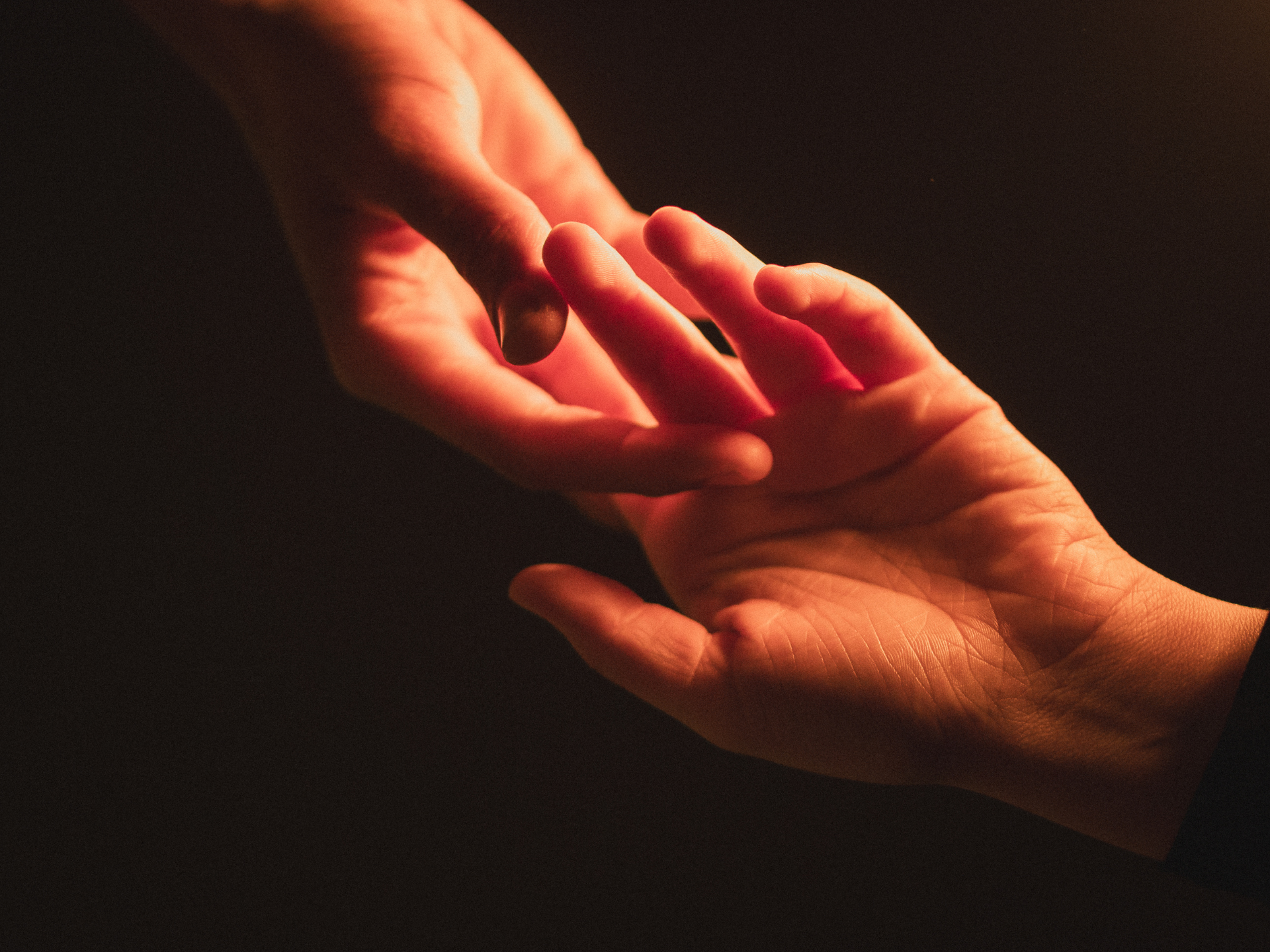 Cold hands and cold feet: Why it happens and how aromatherapy can help